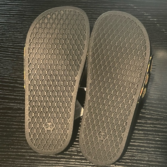 🆕 Old Navy Girls Faux-Leather Pool Slide Sandals Sunflowers Size 12/13 Y - Picture 7 of 11